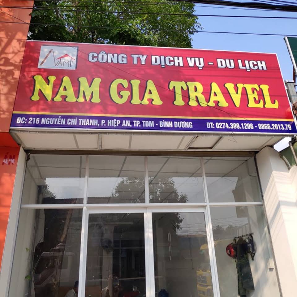 Tour tiêu chuẩn