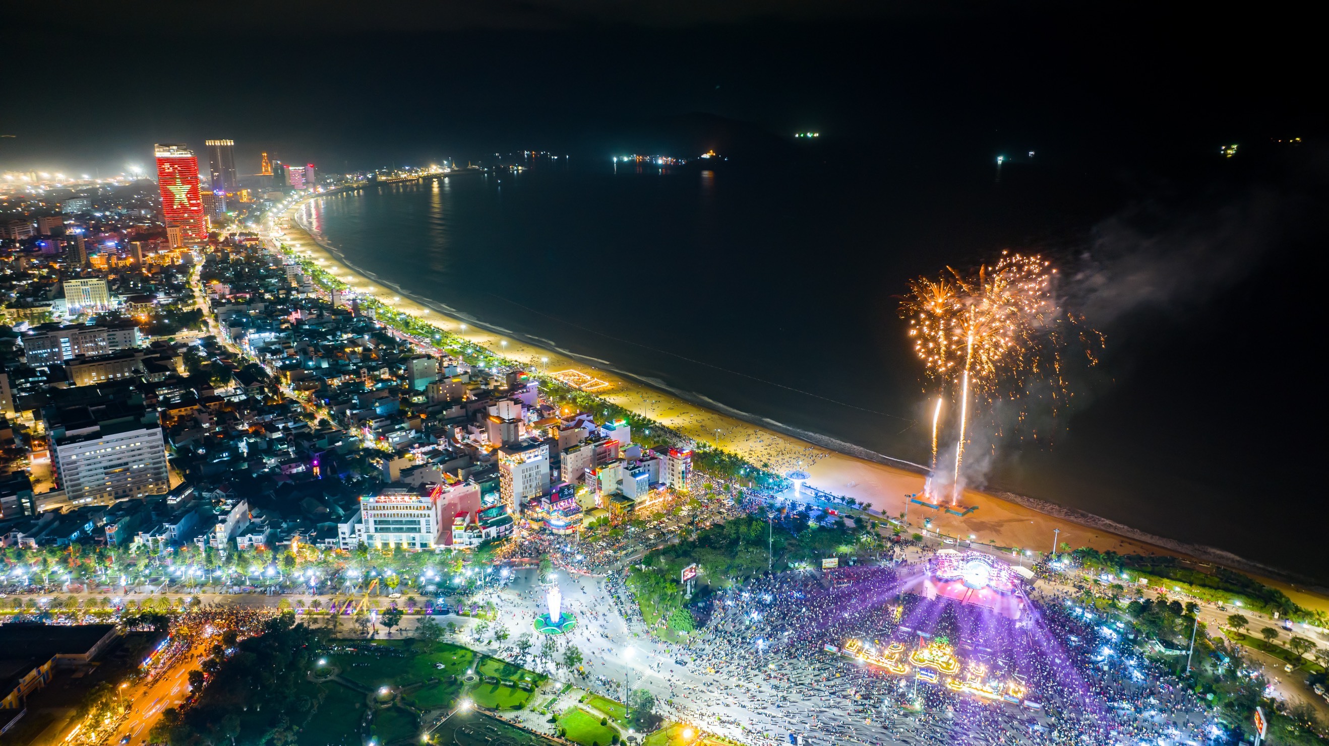Countdown program "Quy Nhon - Sea Paradise - Reaching for Prosperity"