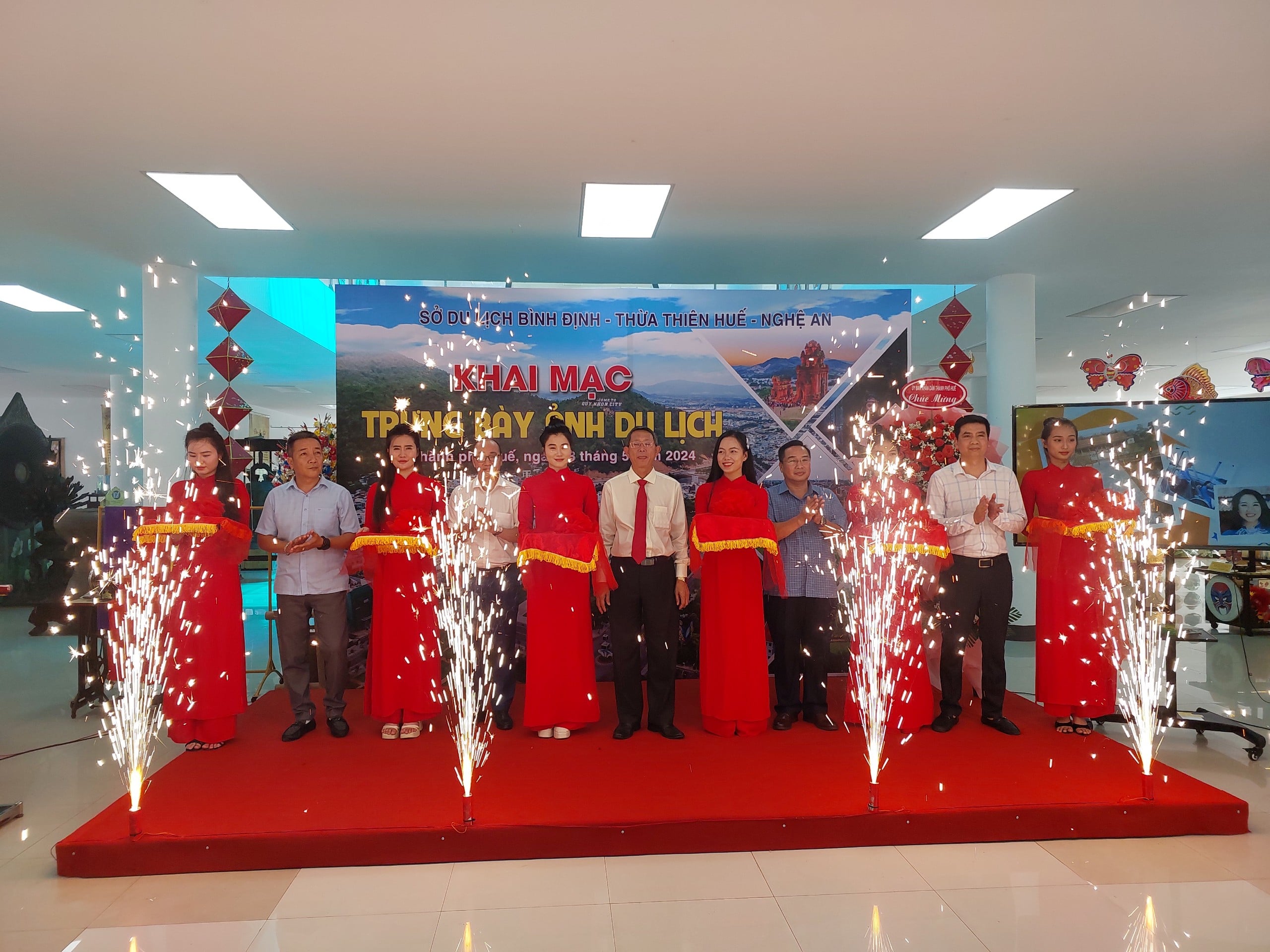 显示顺化市平定 (Binh Dinh)、承天顺化 (Thua Thien Hue)、义安 (Nghe An) 的旅行照片
