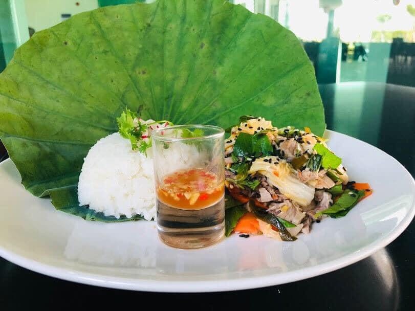 Cơm gỏi bò kim chi