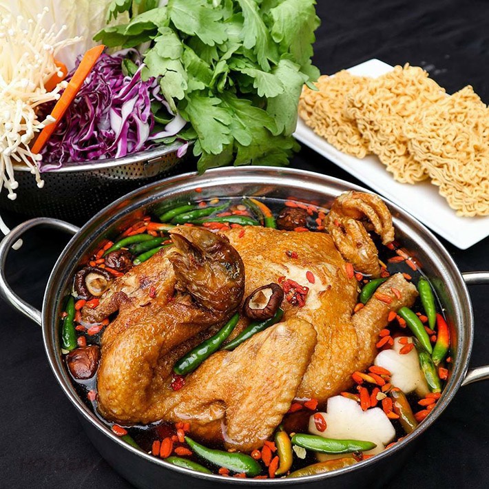 Lẫu gà tiềm ớt hiểm