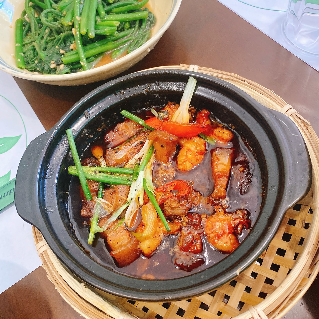 Ba Chỉ Cháy Cạnh Tỏi 