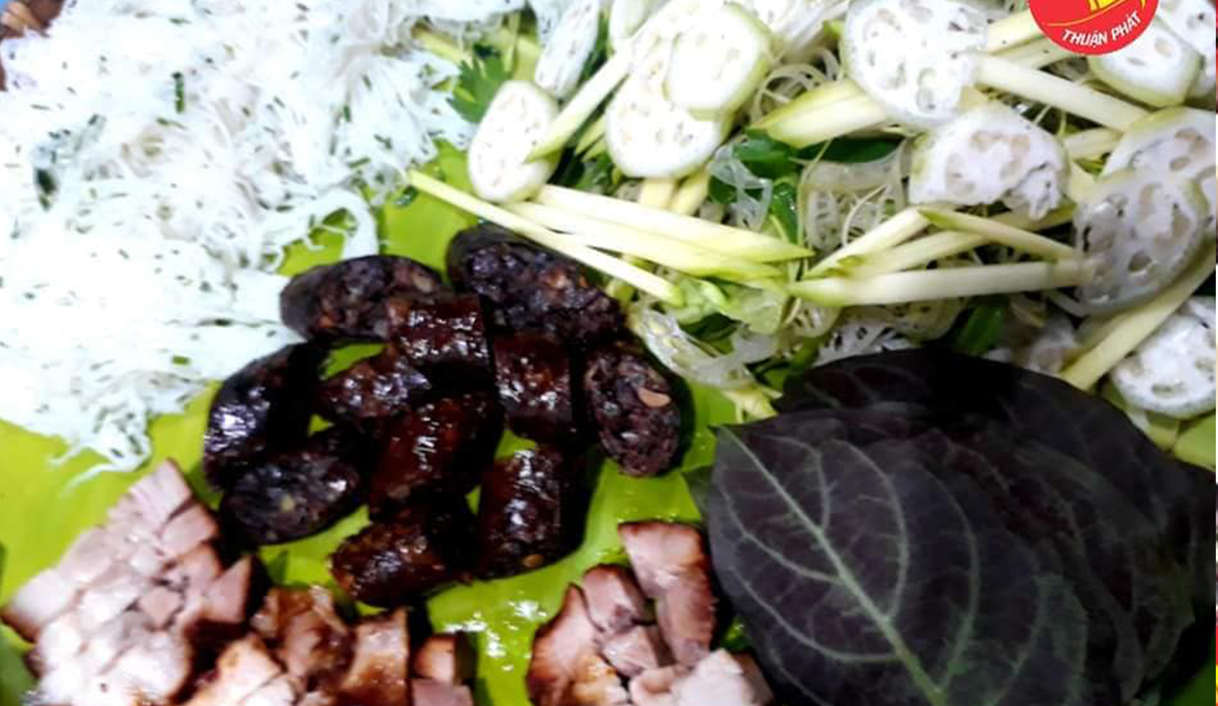 Bánh hỏi xá xíu, dồi heo