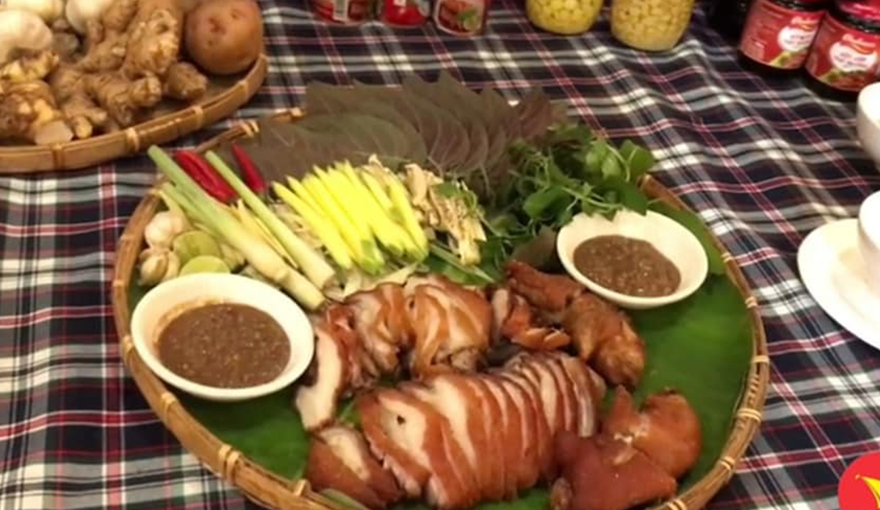 Giò heo chiên mắm