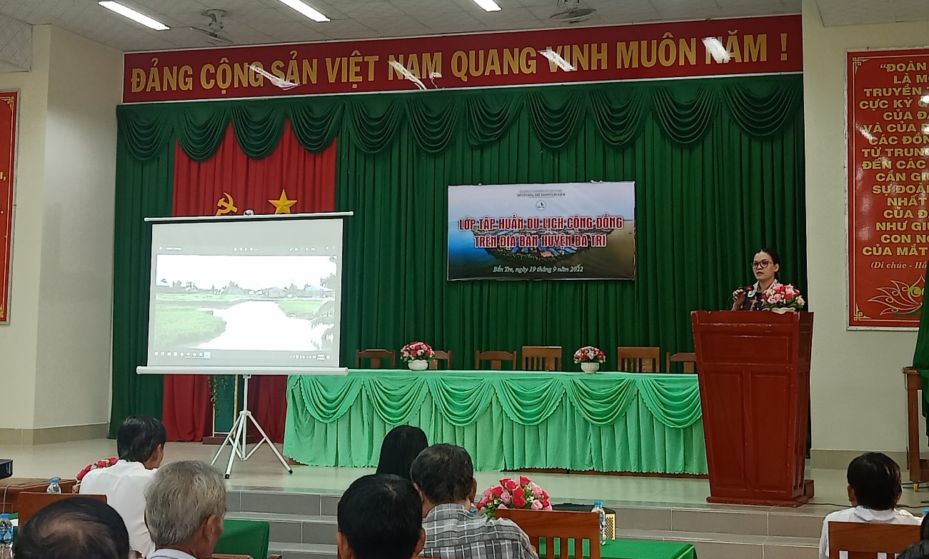 Community tourism training in Ba Tri district
