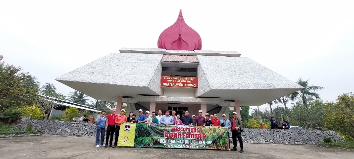 Nguyen Tat Thanh University surveys agricultural tourism models in Ben Tre
