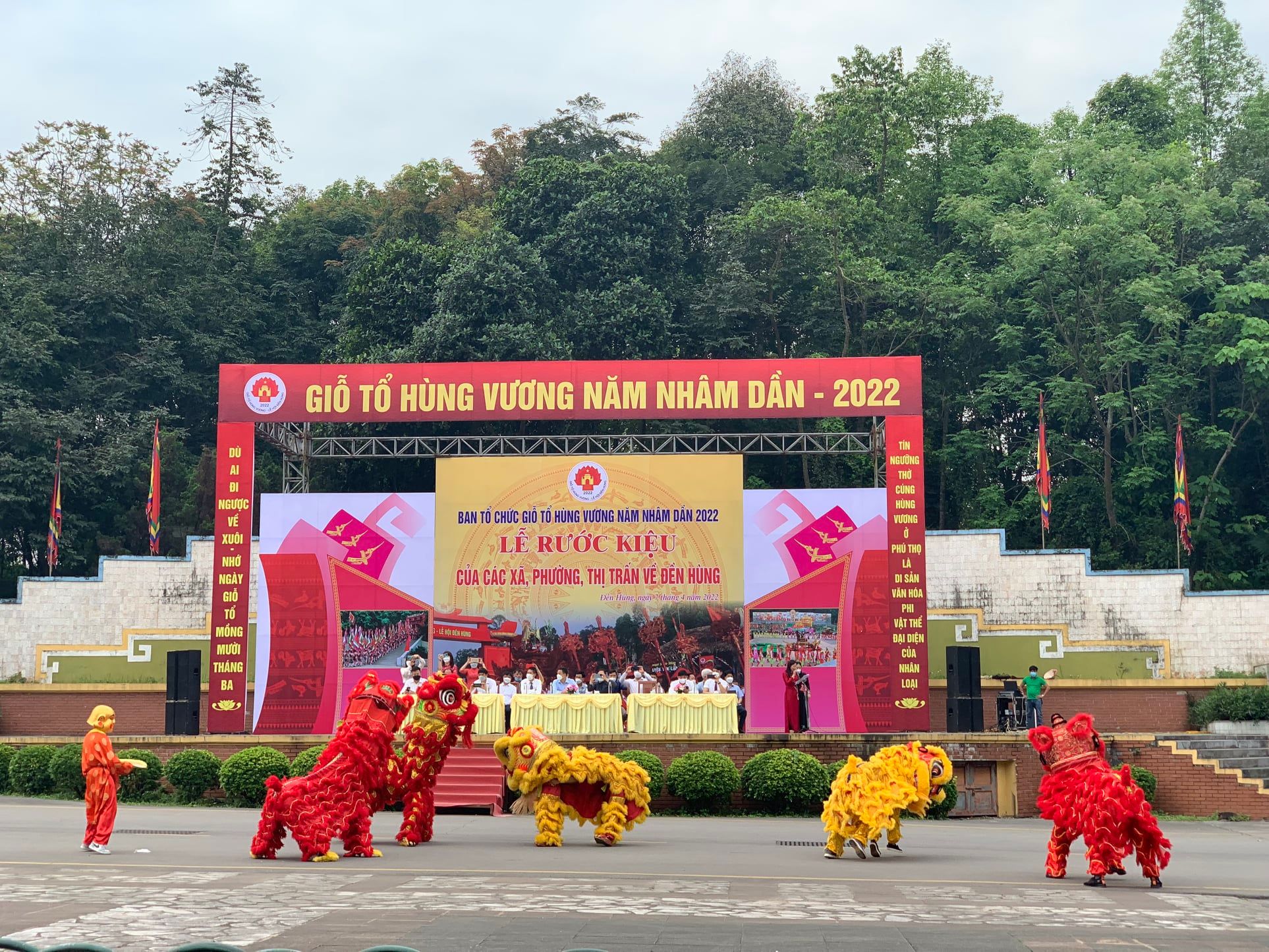 Nghi lễ rước kiệu về Đền Hùng tri ân công đức Tổ tiên dịp Lễ hội Đền Hùng năm Nhâm Dần 2022