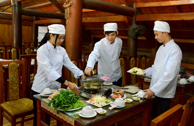 Mâm cơm gia đình sét 6 người ăn