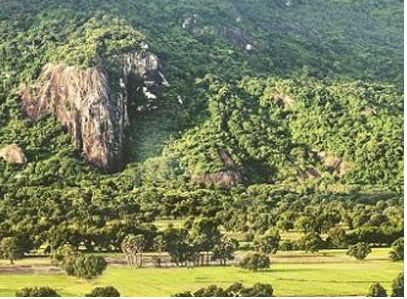 Tảng đá đầu voi xã Núi Tô