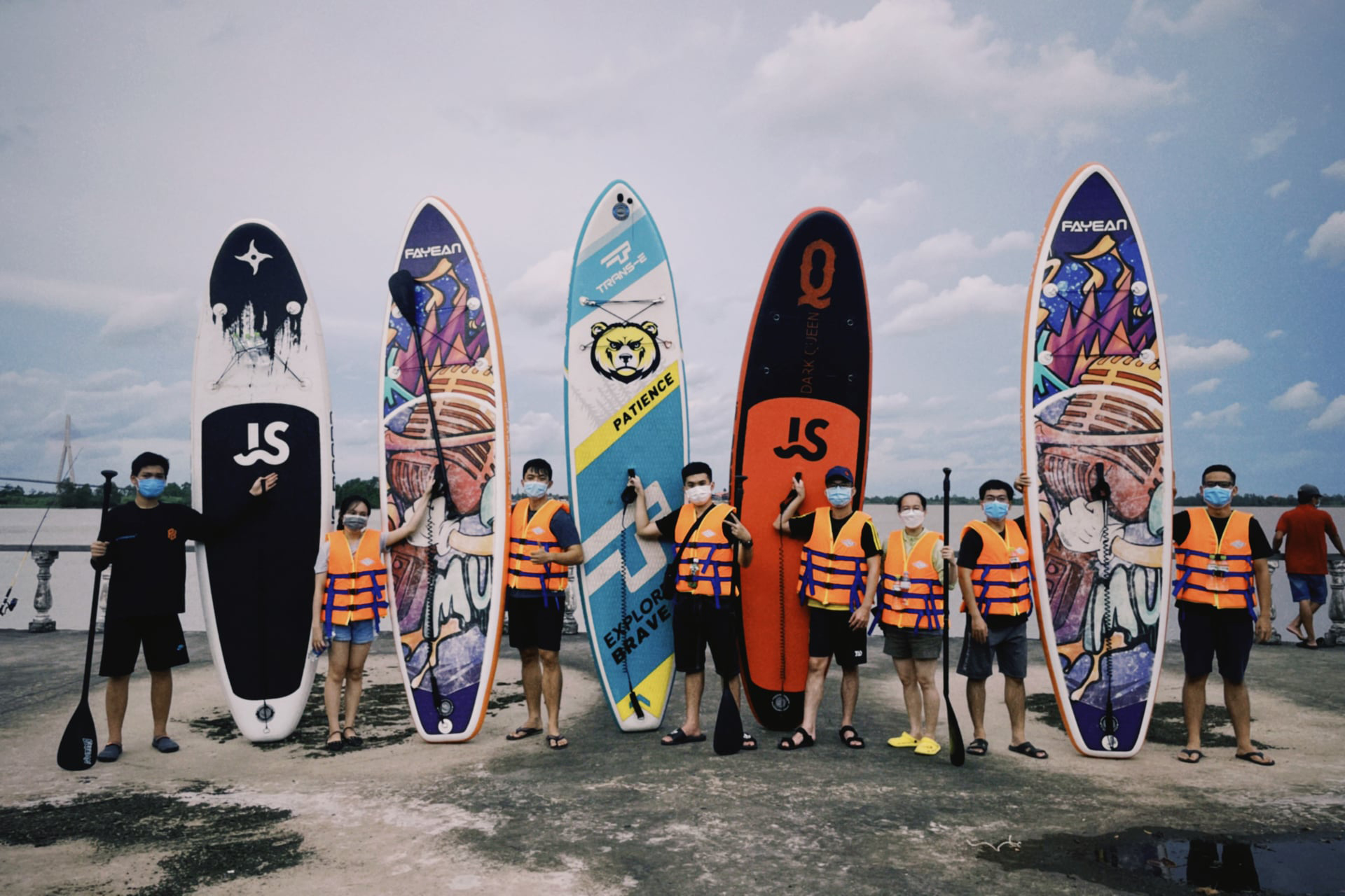 Trải nghiệm chèo thuyền SUP lướt sông Hậu cực “chill” ở Cần Thơ với CATOS Squad