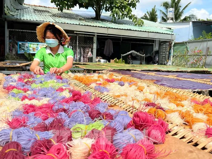 Hủ tiếu đa sắc 'có một không hai' ở Cần Thơ