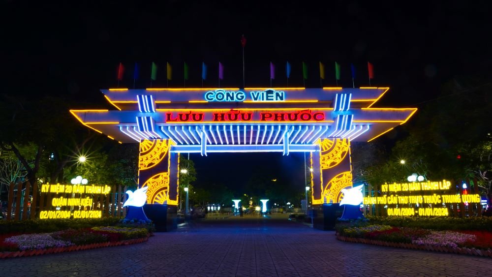 Cần Thơ rực rỡ về đêm với đường đèn nghệ thuật mang khát vọng tầm cao mới
