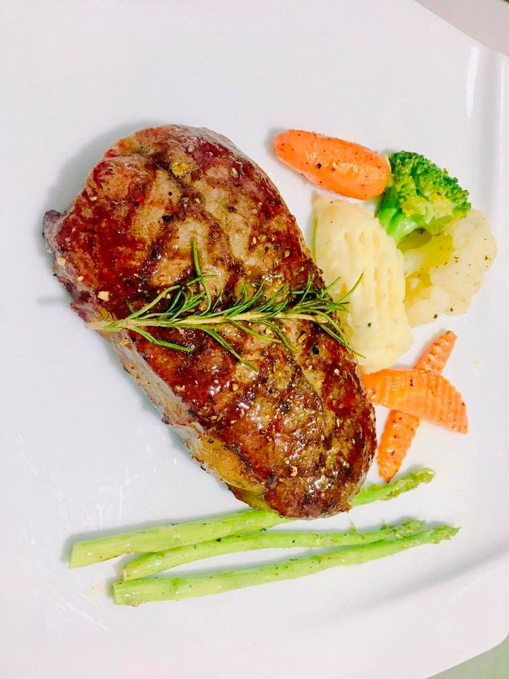 Sậy steak house and wine bar