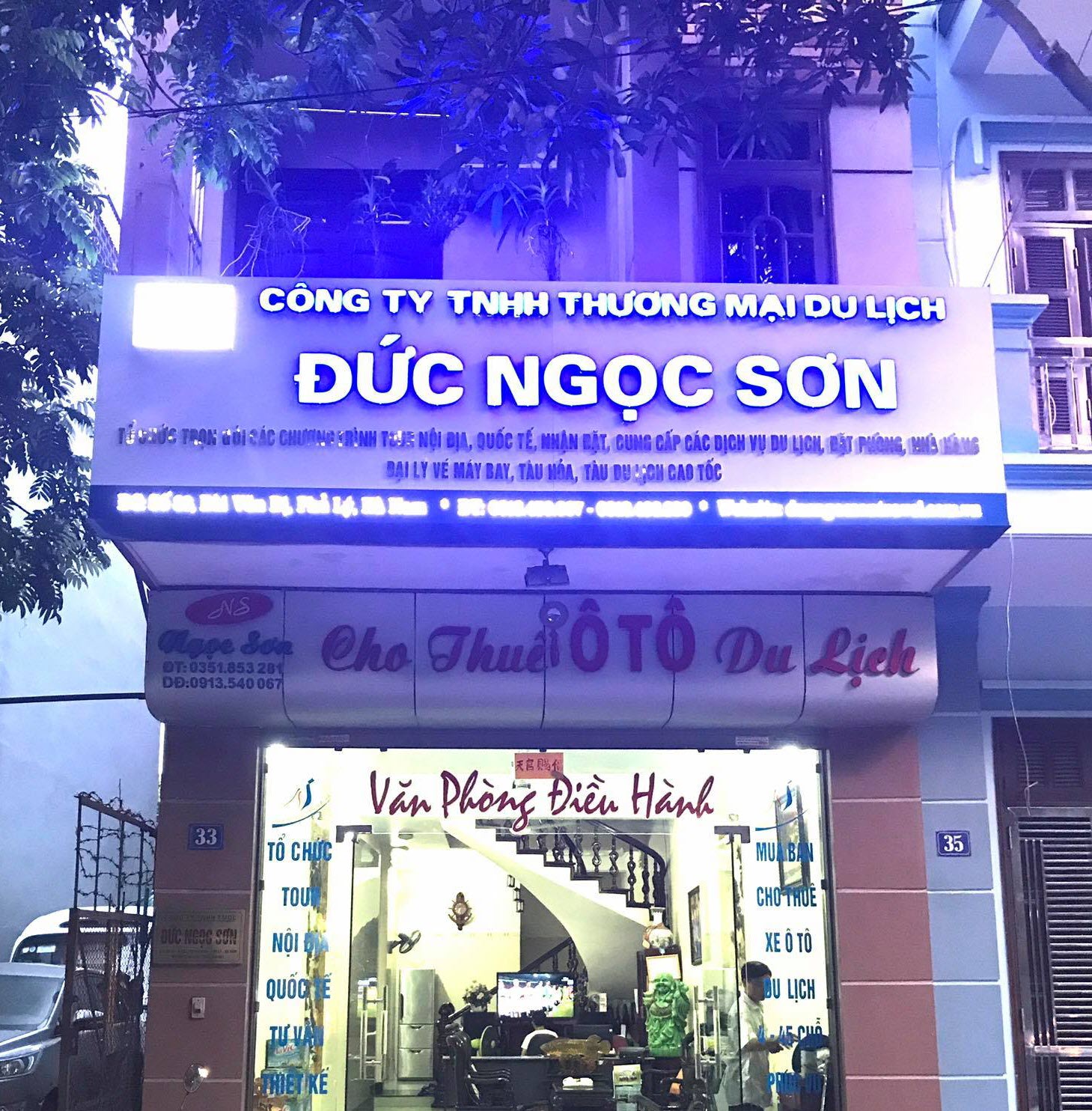Tour tiêu chuẩn