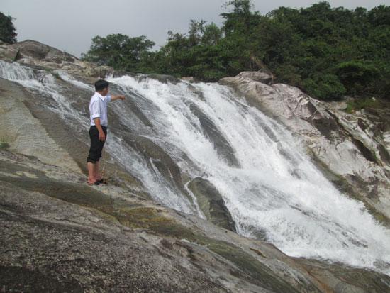 Về thác Ồ Ồ, điểm du lịch mát lạnh, đầy hấp dẫn ở Quảng Nam